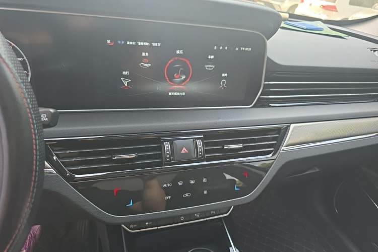 Used Hongqi HS5 2022 Revised Version 2.0T Smart Connect Flagship Edition Audio And AC Panel