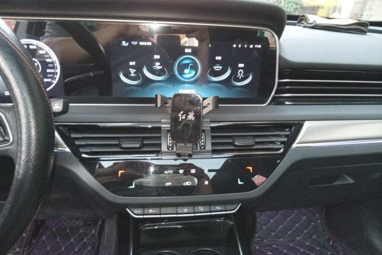 Used Hongqi HS5 2022 Revised Version 2.0T Smart Connect Flagship Edition Audio And AC Panel