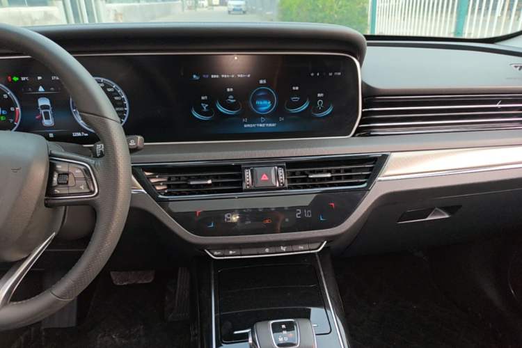 Used Hongqi HS5 2022 Revised Version 2.0T Smart Connect Flagship Edition Audio And AC Panel