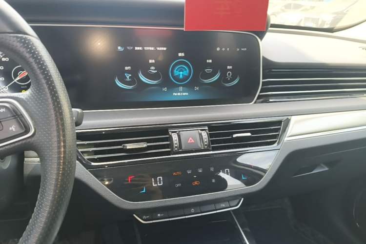 Used Hongqi HS5 2022 2.0T Smart Connect Flagship Edition Audio And AC Panel