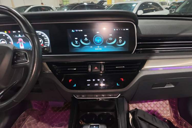 Used Hongqi HS5 2022 Revised Version 2.0T Smart Connect Flagship Edition Audio And AC Panel