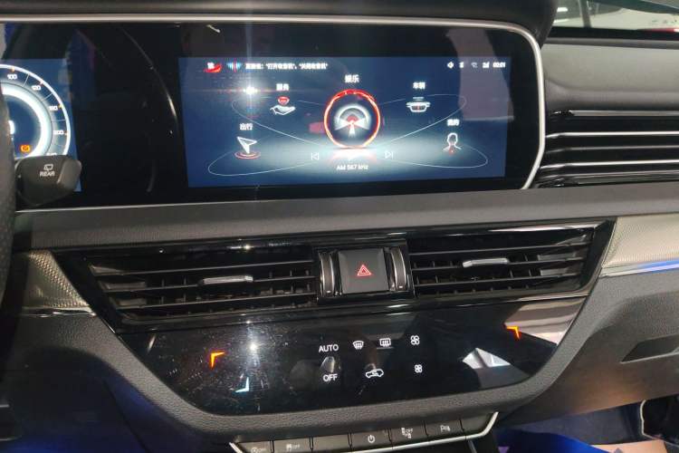 Used Hongqi HS5 2022 Revised Version 2.0T Smart Connect Flagship Edition Audio And AC Panel
