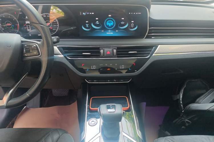 Used Hongqi HS5 2022 Revised Version 2.0T Smart Connect Flagship Edition Audio And AC Panel