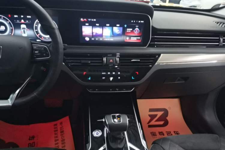 Used Hongqi HS5 2022 Facelifted Version 2.0T Smart Connect Flagship All-Wheel-Drive Edition Audio And AC Panel