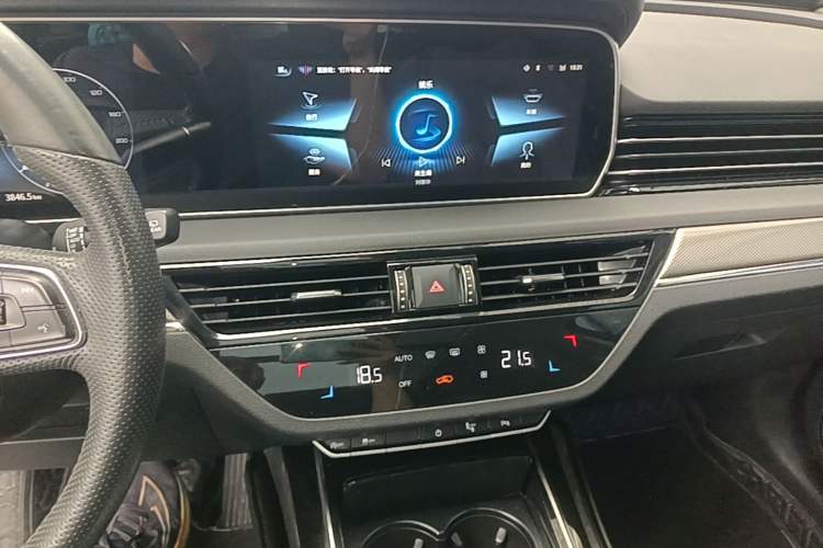 Used Hongqi HS5 2022 2.0T Smart Connect Flagship All-Wheel-Drive Version Audio And AC Panel