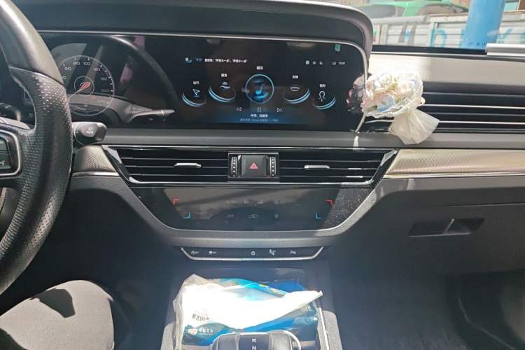 Used Hongqi HS5 2022 Revised Version 2.0T Smart Connect Flagship Edition Audio And AC Panel