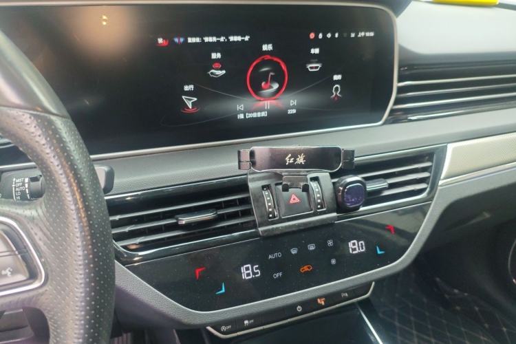 Used Hongqi HS5 2022 Facelifted Version 2.0T Smart Connect Flagship All-Wheel-Drive Edition Audio And AC Panel