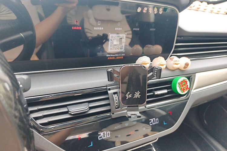 Used Hongqi HS5 2022 2.0T Smart Connect Flagship Edition Audio And AC Panel