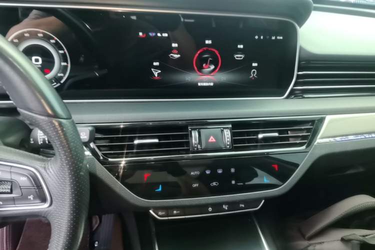 Used Hongqi HS5 2022 Revised Version 2.0T Smart Connect Flagship Edition Audio And AC Panel