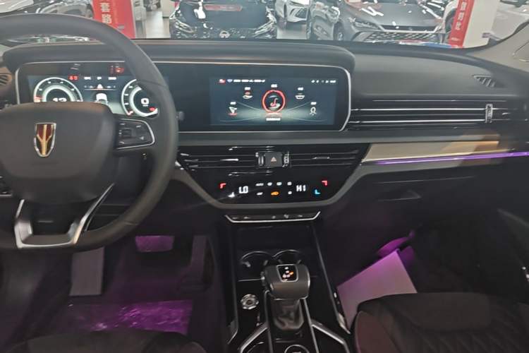 Used Hongqi HS5 2022 Revised Version 2.0T Smart Connect Flagship Edition Audio And AC Panel