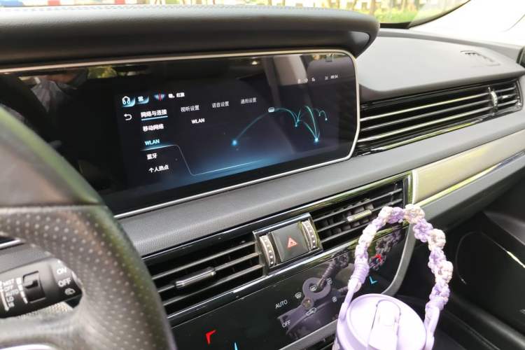 Used Hongqi HS5 2022 Revised Version 2.0T Smart Connect Flagship Edition Audio And AC Panel