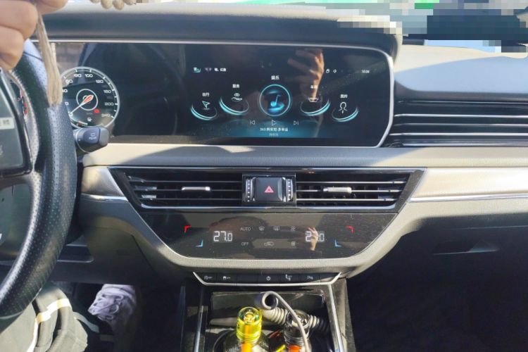 Used Hongqi HS5 2022 2.0T Smart Connect Flagship All-Wheel-Drive Version Audio And AC Panel