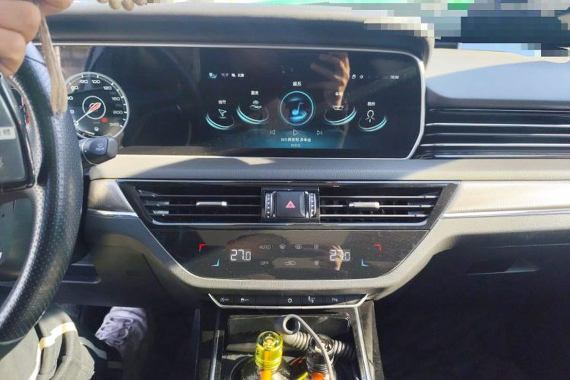 Used Hongqi HS5 2022 2.0T Smart Connect Flagship All-Wheel-Drive Version Audio And AC Panel
