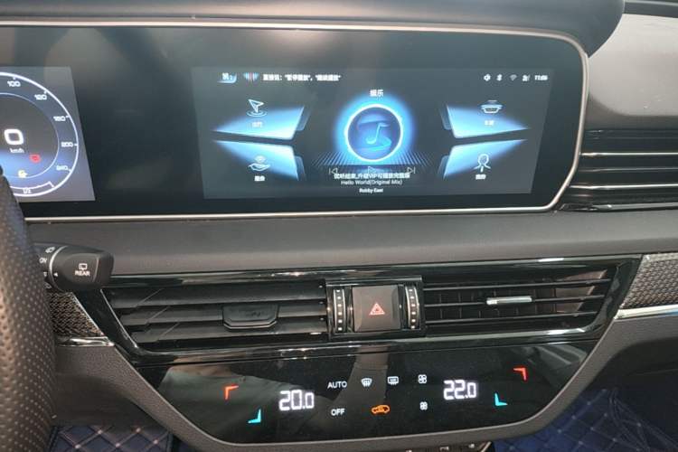 Used Hongqi HS5 2022 Facelifted Version 2.0T Smart Connect Flagship Edition Audio And AC Panel