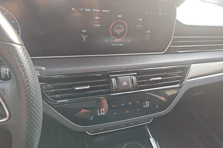Used Hongqi HS5 2022 Facelifted Version 2.0T Smart Connect Flagship All-Wheel-Drive Edition Audio And AC Panel