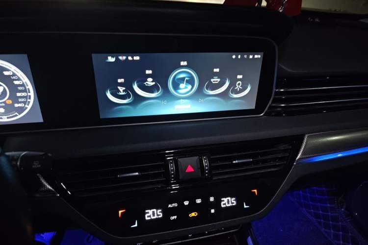 Used Hongqi HS5 2022 Revised Version 2.0T Smart Connect Flagship Edition Audio And AC Panel