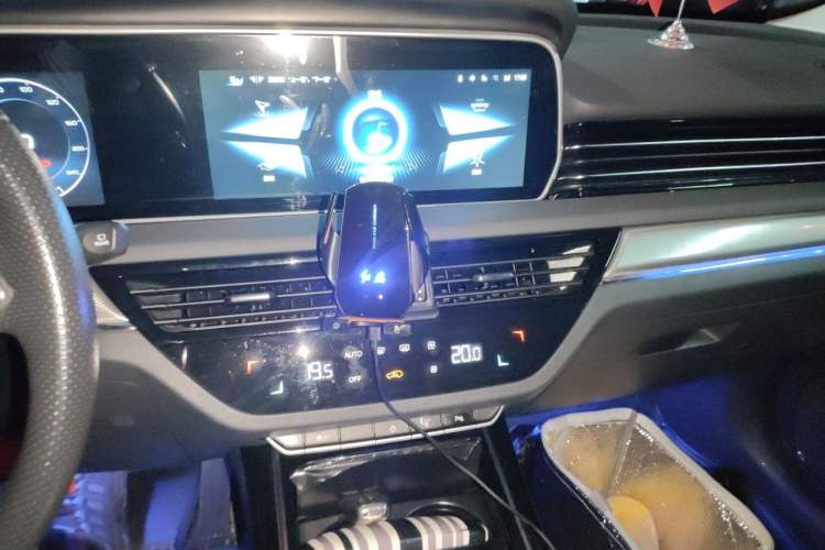 Used Hongqi HS5 2022 2.0T Smart Connect Flagship Edition Audio And AC Panel