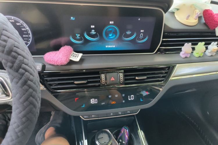 Used Hongqi HS5 2022 Revised Version 2.0T Smart Connect Flagship Edition Audio And AC Panel