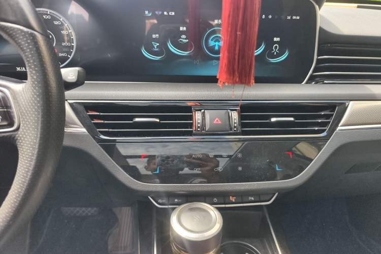 Used Hongqi HS5 2022 Facelifted Version 2.0T Smart Connect Flagship All-Wheel-Drive Edition Audio And AC Panel