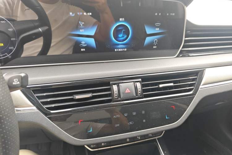Used Hongqi HS5 2022 Revised Version 2.0T Smart Connect Flagship Edition Audio And AC Panel