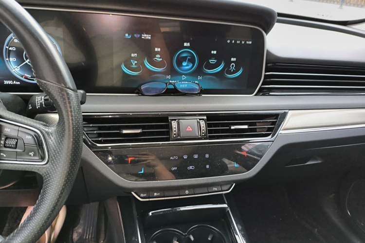 Used Hongqi HS5 2022 Revised Version 2.0T Smart Connect Flagship Edition Audio And AC Panel