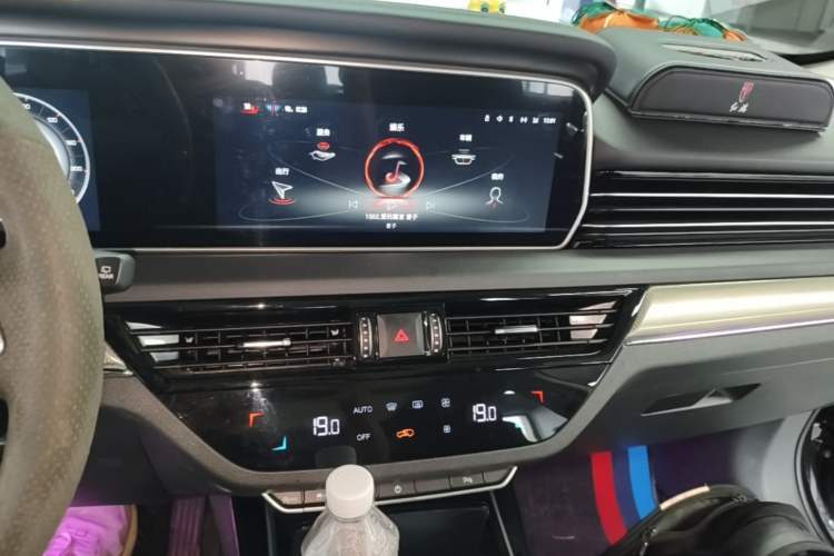 Used Hongqi HS5 2022 2.0T Smart Connect Flagship Enjoyment Purchase Edition Audio And AC Panel