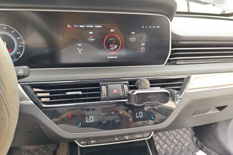 Used Hongqi HS5 2022 Revised Version 2.0T Smart Connect Flagship Edition Audio And AC Panel