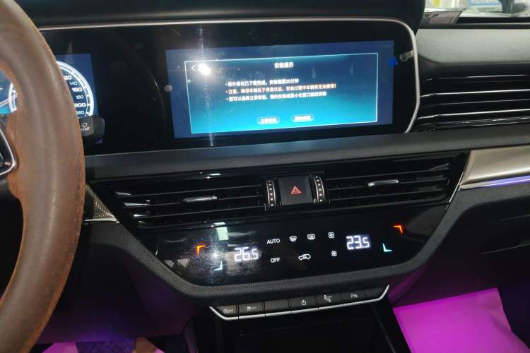 Used Hongqi HS5 2022 Revised Version 2.0T Smart Connect Flagship Edition Audio And AC Panel