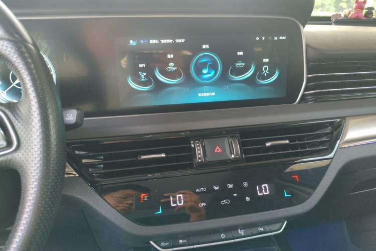 Used Hongqi HS5 2022 Facelifted Version 2.0T Smart Connect Flagship All-Wheel-Drive Edition Audio And AC Panel
