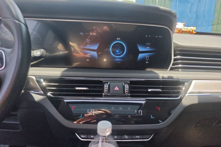 Used Hongqi HS5 2022 Revised Version 2.0T Smart Connect Flagship Edition Audio And AC Panel