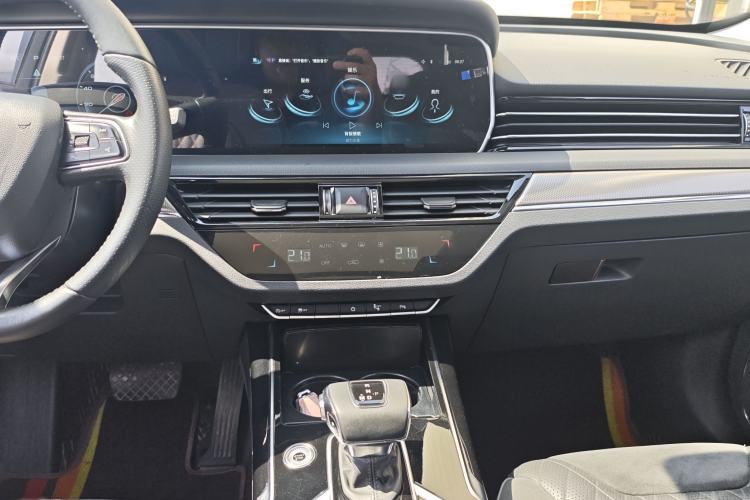 Used Hongqi HS5 2022 Revised Version 2.0T Smart Connect Flagship Edition Audio And AC Panel
