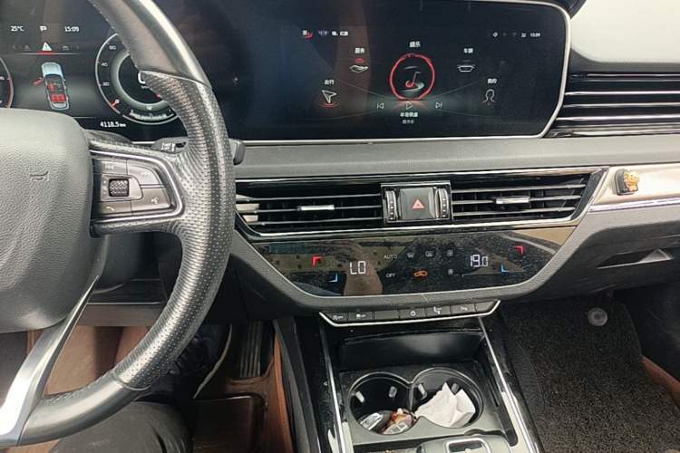 Used Hongqi HS5 2022 2.0T Smart Connect Flagship Edition Audio And AC Panel