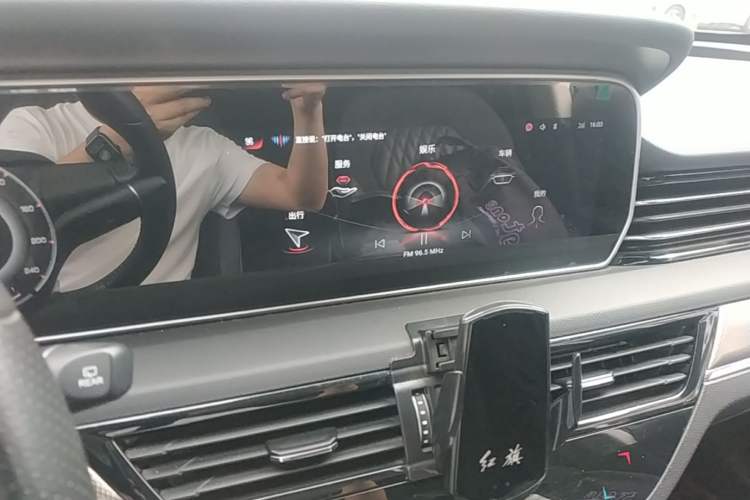 Used Hongqi HS5 2022 Revised Version 2.0T Smart Connect Flagship Edition Audio And AC Panel