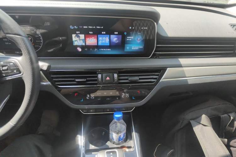 Used Hongqi HS5 2022 Revised Version 2.0T Smart Connect Flagship Edition Audio And AC Panel