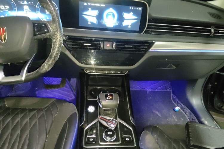 Used Hongqi HS5 2022 2.0T Smart Connect Flagship All-Wheel-Drive Version Audio And AC Panel