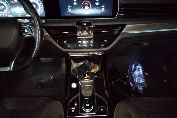 Used Hongqi HS5 2022 Revised Version 2.0T Smart Connect Flagship Edition Audio And AC Panel