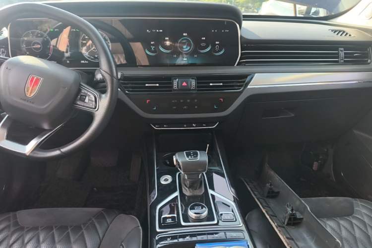 Used Hongqi HS5 2022 Facelifted Version 2.0T Smart Connect Flagship All-Wheel-Drive Edition Audio And AC Panel