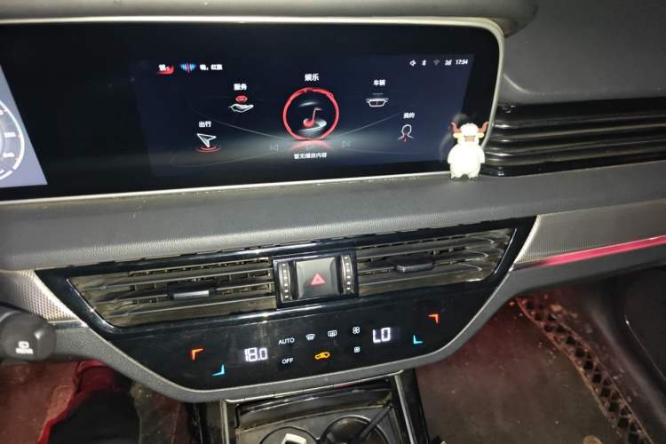Used Hongqi HS5 2022 Facelifted Version 2.0T Smart Connect Flagship All-Wheel-Drive Edition Audio And AC Panel