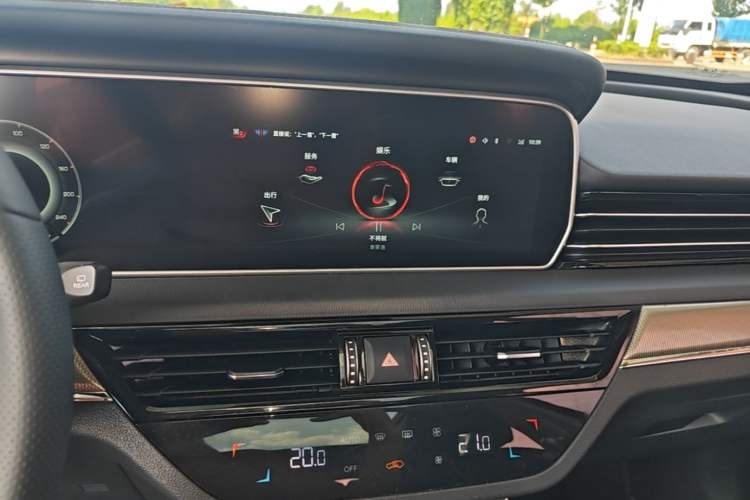 Used Hongqi HS5 2022 Revised Version 2.0T Smart Connect Flagship Edition Audio And AC Panel