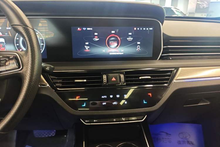 Used Hongqi HS5 2022 Revised Version 2.0T Smart Connect Flagship Edition Audio And AC Panel