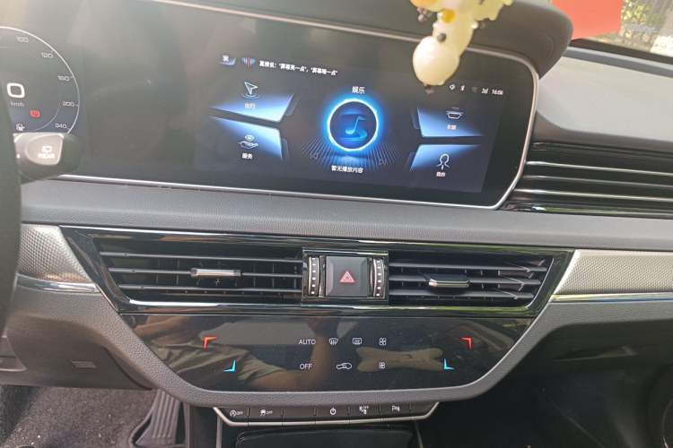 Used Hongqi HS5 2022 Facelifted Version 2.0T Smart Connect Flagship All-Wheel-Drive Edition Audio And AC Panel