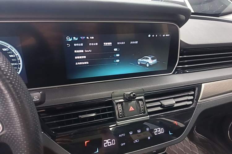 Used Hongqi HS5 2022 Revised Version 2.0T Smart Connect Flagship Edition Audio And AC Panel