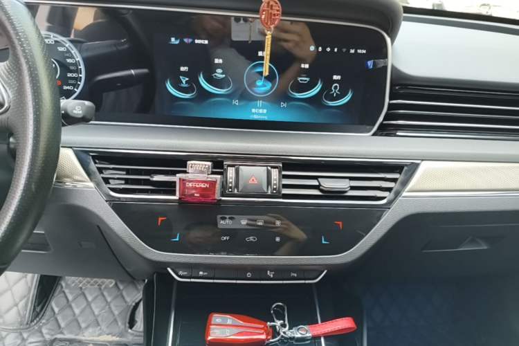 Used Hongqi HS5 2022 Facelifted Version 2.0T Smart Connect Flagship All-Wheel-Drive Edition Audio And AC Panel