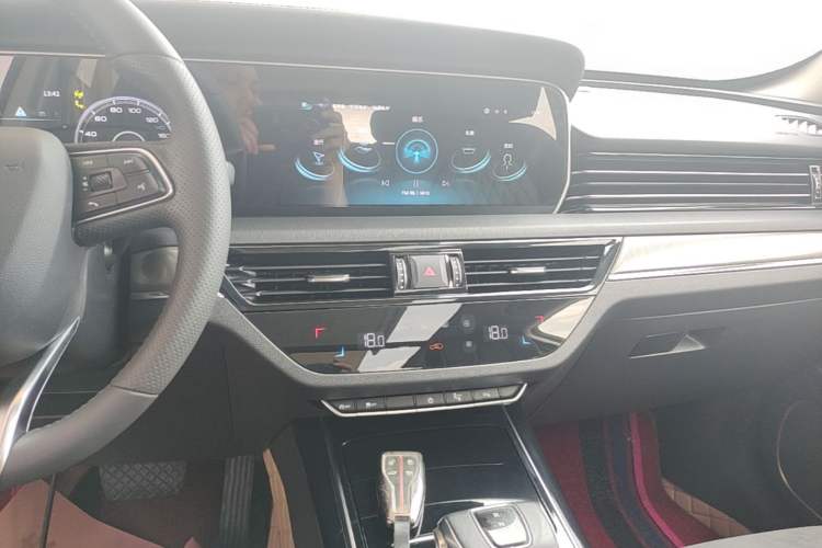 Used Hongqi HS5 2022 Revised Version 2.0T Smart Connect Flagship Edition Audio And AC Panel