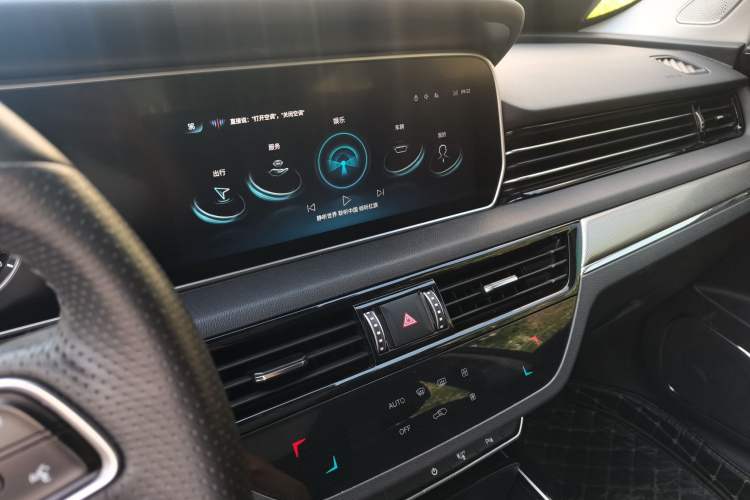 Used Hongqi HS5 2022 2.0T Smart Connect Flagship All-Wheel-Drive Version Audio And AC Panel