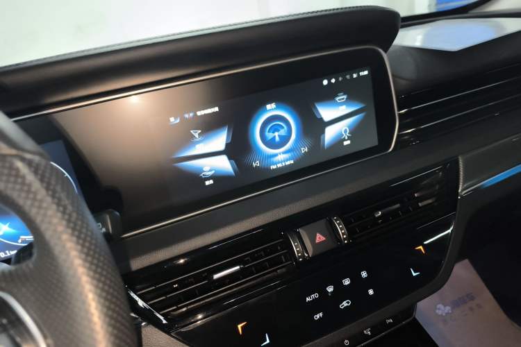 Used Hongqi HS5 2022 Facelifted Version 2.0T Smart Connect Flagship All-Wheel-Drive Edition Audio And AC Panel