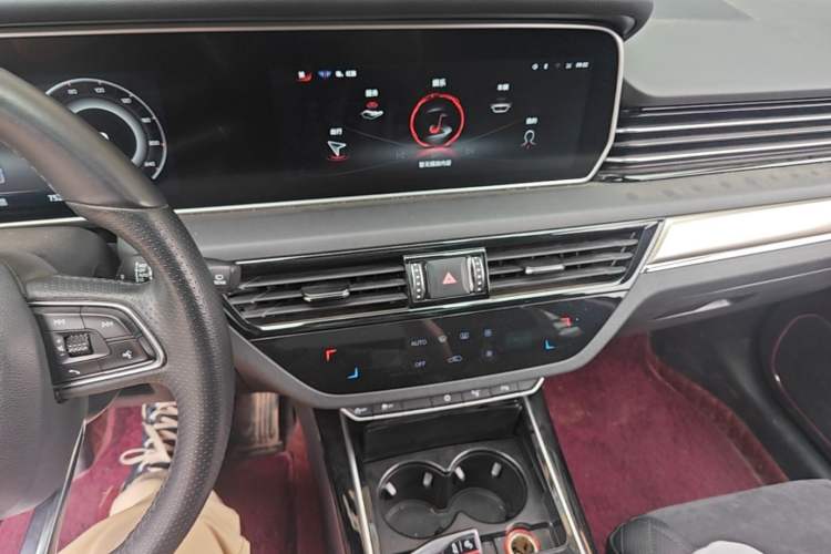 Used Hongqi HS5 2022 Revised Version 2.0T Smart Connect Flagship Edition Audio And AC Panel