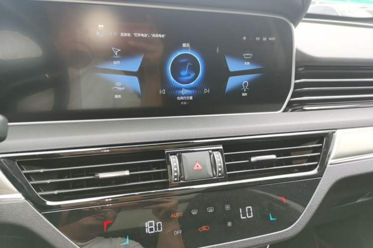 Used Hongqi HS5 2022 2.0T Smart Connect Flagship All-Wheel-Drive Version Audio And AC Panel