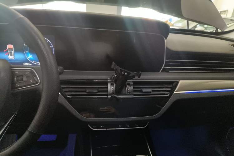 Used Hongqi HS5 2022 Revised Version 2.0T Smart Connect Flagship Edition Audio And AC Panel