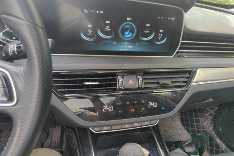 Used Hongqi HS5 2022 2.0T Smart Connect Flagship All-Wheel-Drive Version Audio And AC Panel